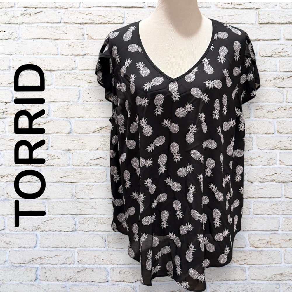 TORRID Georgette Tulip Sleeve Blouse- Black with Off White Pineapples- Size 2
